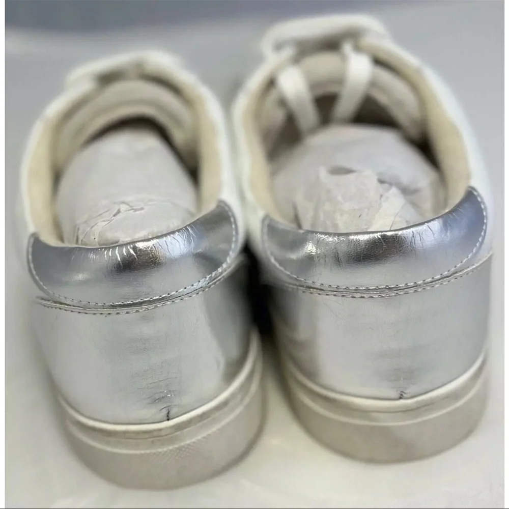 Steve Madden Women’s Rezume Distressed White Silver Star Lace Up Sneaker Size 11